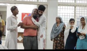 जबलपुर के मक्कानगर में चाकू मार कर युवक का कत्ल ,पड़ोस के युवकों ने दिया वारदात को अंजाम , विडियो देखकर जानें क्या है मामला!!! 3 रोते-बिलखते परिजन