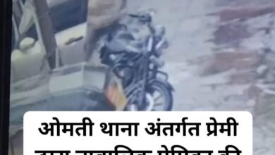 अपने यार के साथ घूमना नाबालिक लड़की के लिए बना मौत का कारण, रेकी कर प्रेमी ने गले में मारी चाकू,युवती के तथाकथित प्रेमी की पुलिस को तलाश , चाकू मारने का वीडियो वायरल 6 Screenshot 2024 07 02 00 40 25 73 a23b203fd3aafc6dcb84e438dda678b6