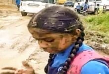 आए-दिन फंस रहे वाहन, बच्चों की ड्रेस हो रही गंदी .Vehicles getting stuck every day, children's dresses getting dirty 11 dsfggggggg