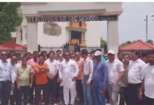 Parents' uproar at St. Aloysius School, Polipathar. सेंट अलॉयसियस स्कूल पोलीपाथर में अभिभावकों का हंगामा 10 fd