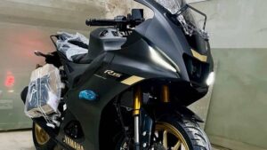 Yamaha R15 V4 बाईक जिसमे आपको दमदार इंजन के साथ फीचर्स भी, जाने कीमत 2 maxresdefault 26 2