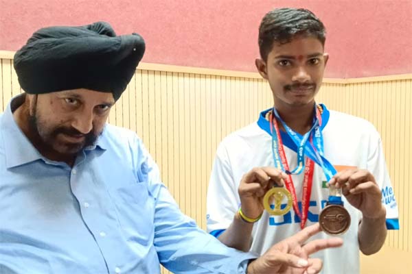 Jabalpur's Tarun won gold medal in Sweden. जबलपुर के तरूण ने स्वीडन में जाकर जीता स्वर्ण पदक 2 pp
