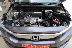 Tigor की पिक्चर बनाने आई Honda Amaze कार, शानदार माइलेज के साथ , जाने कीमत 2 2018 Honda Amaze i DTEC diesel engine bay