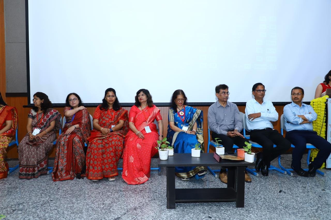 मेडिकल कॉलेज के माइक्रोबायोलॉजी विभाग में आयोजित हुई कॉन्फ्रेंस,डीन ने किया उद्घाटन , नवनीत सक्सेना बोले- कैसे सीनियर, कांफ्रेंस, फैकेल्टी मैंबर्स और पीजी स्टूडेंट्स आपके लिए बन सकते हैं मददगार 2 IMG 20240803 WA0109