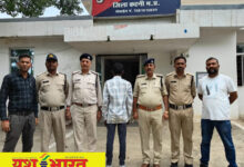 कैमोर पुलिस ने 6 साल से फरार 307 के आरोपी स्थाई वारंटी को कड़ी मशक्कत के बाद किया गिरफ्तार 12 IMG 20240828 195627