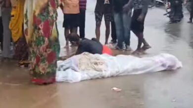 सड़क पर शव रखकर किया चक्का जाम, खाकी पर लगे गंभीर आरोप 9 Screenshot 2024 08 06 09 50 49 282 com.whatsapp