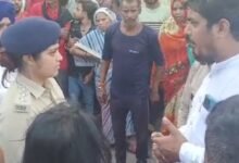 ऑटो चालक ने की आत्महत्या : परिजनों ने पुलिस को ठहराया जिम्मेदार, कहा- दोषियों पर हो सख्त कार्रवाई 10 Screenshot 2024 08 29 13 53 56 472 com.miui .gallery