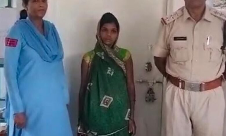 मां ने अपने ही 2 मासूम बच्चों को कुल्हाड़ी से काटा: भाग रही महिला को पुलिस ने किया गिरफ्तार.... सनसनीखेज घटना का यह था कारण 1 Screenshot 2024 08 29 20 46 33 248 com.whatsapp