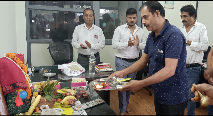 श्रीगणेश पूजन के साथ यशभारत के नए कार्यालय का विधिवत शुभारम्भ, संचालक आशीष शुक्ला ने कहा- प्रतिबद्ध पत्रकारिता के मानदंडों को रखेंगे कायम 4 Screenshot 20240803 172413 WhatsApp