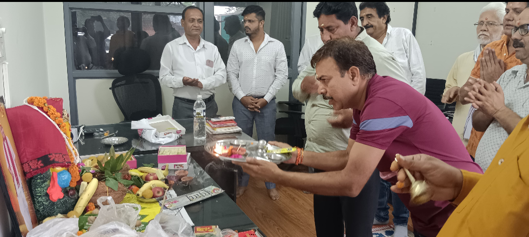 श्रीगणेश पूजन के साथ यशभारत के नए कार्यालय का विधिवत शुभारम्भ, संचालक आशीष शुक्ला ने कहा- प्रतिबद्ध पत्रकारिता के मानदंडों को रखेंगे कायम 3 Screenshot 20240803 172419 WhatsApp