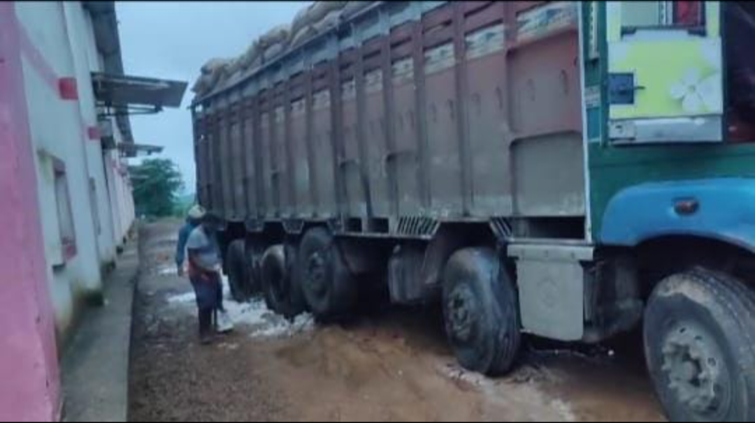 वेयर हाउस से 5-5 क्विंटल कम धान दी जा रही मिलर्स को, देसाई माता वेयर हाउस का मामला 2 Screenshot 20240822 222954 WhatsApp