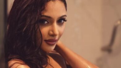 एक्ट्रेस ने हाफ न्यूड फोटोशूट में फ्लॉन्ट की अपनी बॉडी, प्राइवेट पार्ट्स को हाथ से ढका 8 WORKOUT 13