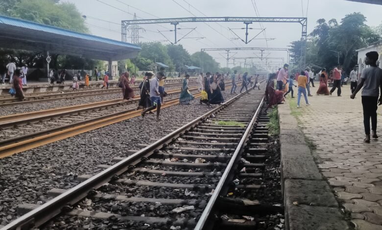 सावधान... भूल कर भी ना करें ऐसी गलती जल्दबाजी के चक्कर में जोखिम में न डालें जान 1 WhatsApp Image 2024 08 27 at 12.33.42 1 1