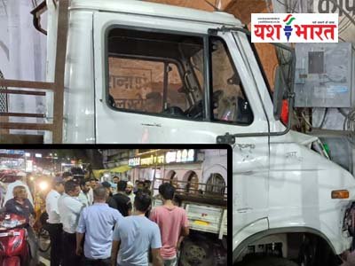 शराबी चालक ने जहांगीराबाद के बाड़े में चढ़ाया ट्रक, बड़ा हादसा टला 1 aaaaaaaaa