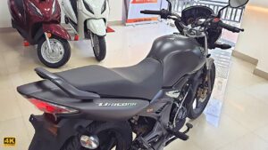 Pulsar NS160 बाईक की हेकड़ी निकलने आई Honda Unicorn 160 बाईक, शानदार फीचर्स के साथ 3 maxresdefault 2 6