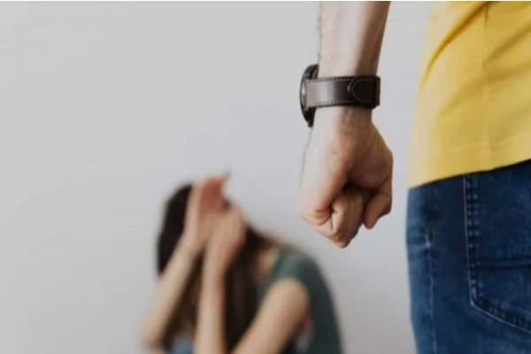 पश्चिम बंगालः महिला को नंगा कर सड़क पर घसीटा, बुरी तरह पीटा! बीजेपी नेता गिरफ्तार 1 एयर इंडिया का विमान हादसे का शिकार होते होते बचा 19