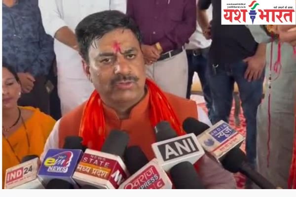 बीजेपी विधायक ने कहा उत्पात मचाओगे तो नग-नग तोड़ दिए जाओगे... देखे... वीडियो... 1 एयर इंडिया का विमान हादसे का शिकार होते होते बचा 3 2