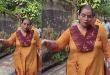 मेयर के बिगड़े बोल... वीडियो... देखें... इसी नाली में तुमको डूबोउंगी...यही रगड़ दूंगी, बताइए ये पांच दिन पहले साफ हुआ है.” 10 एयर इंडिया का विमान हादसे का शिकार होते होते बचा 42 2