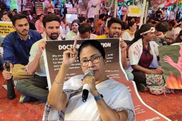 कोलकाता: ममता सरकार ने किया 42 प्रोफेसर-डॉक्टरों का तबादला, रेप-मर्डर के खिलाफ आवाज उठाने वाले डॉक्टरों का भी ट्रांसफर 1 एयर इंडिया का विमान हादसे का शिकार होते होते बचा 5