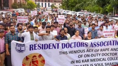 कोलकाता मामले में हुआ गैंगरेप? डॉक्टर का दावा- 'और लोग भी थे शामिल, बॉडी में मिला 150 एमएल सीमन' 10 एयर इंडिया का विमान हादसे का शिकार होते होते बचा 8