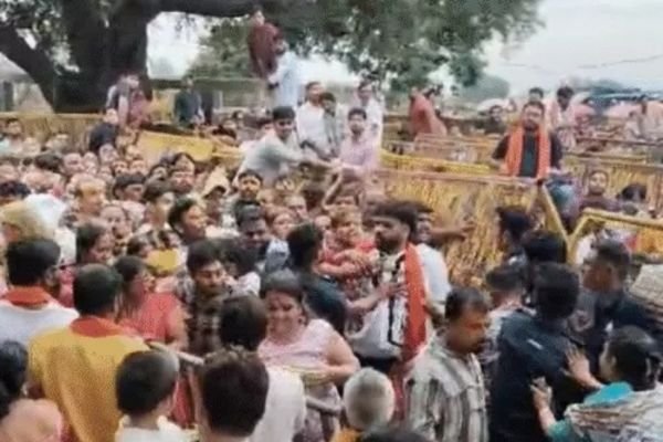 काल भैरव मंदिर में श्रदालु की पिटाईः शराब पीकर युवक महिलाओं का कर रहा था परेशान 1 एयर इंडिया का विमान हादसे का शिकार होते होते बचा 9