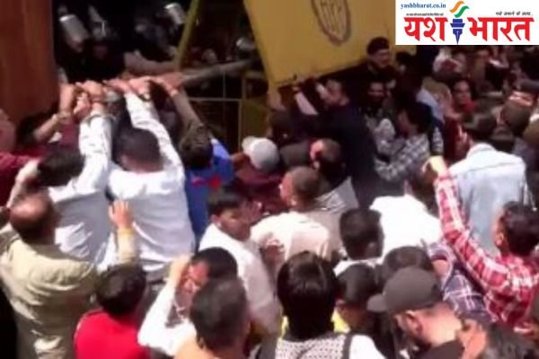 शिमला में मस्जिद को लेकर बवाल VIDEO ! हिंदू संगठनों ने बैरिकेडिंग तोड़ा, पुलिस ने प्रदर्शनकारियों पर लाठीचार्ज किया 1 Add a heading 14