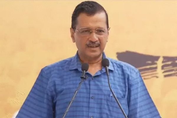 दिल्ली के मुख्यमंत्री अरविंद केजरीवाल का ऐलानः छोड़ दूंगा सीएम की कुर्सी, दो दिन बाद दूंगा इस्तीफा 1 Add a heading 18 1