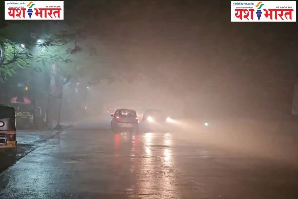 महाराष्ट्र के अंबरनाथ में गैस लीक से हड़कंप: पूरे शहर में फैला धुंआ, आंखों और गले में जलन.... VIDEO 1 Add a heading 33