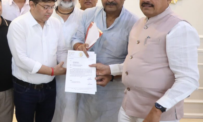 मंडी टैक्स में छूट को लेकर भोपाल में मुख्यमंत्री से मिले कटनी के दाल मिल संचालक, विधायक संदीप जायसवाल ने कराई सीएम से मुलाकात 1 IMG 20240924 230810