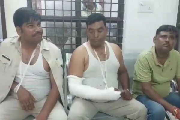 पन्ना में पशुपालकों ने वन कर्मियों को दौड़ा-दौड़ा कर पीटा, 8 घायल, 5 की हालत गंभीर 1 एयर इंडिया का विमान हादसे का शिकार होते होते बचा 2024 09 03T183011.575