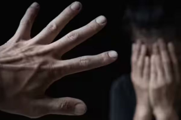 4 साल मासूम से स्कूल में गैंगरेप, 9 से 14 साल के तीन छात्र आरोपी 1 एयर इंडिया का विमान हादसे का शिकार होते होते बचा 2024 09 04T175921.172