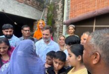 चुनाव के बीच अचानक हरियाणा पहुंचे राहुल गांधी: अमेरिका में घायल हुए युवक के परिजनों से मिले; परिवार से वीडियो कॉल का वादा निभाया 12 गांव में न चूल्हे जले न आंसू रुके 13 1