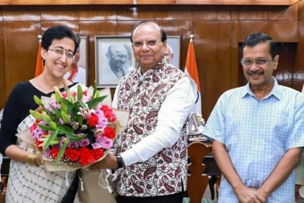 आज आतिशी के सिर सजेगा दिल्ली का ताज, नई CM संग ये 5 मंत्री लेंगे शपथ 1 गांव में न चूल्हे जले न आंसू रुके 35