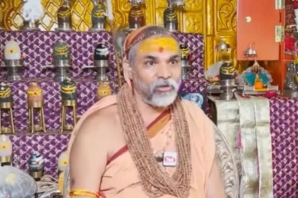 शंकराचार्य स्वामी अविमुक्तेश्वरानंद बोले-मंदिरों से खत्म हो सरकारी नियंत्रण, दोषियों को मिले सख्त सजा 1 गांव में न चूल्हे जले न आंसू रुके 37