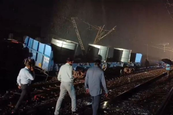 गांव में न चूल्हे जले न आंसू रुके 69