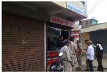 जबलपुर में ज्वेलर्स दुकान में दिन दहाड़े लूट से सनसनी : दुकान से सोना चांदी एवं नगदी रुपए लेकर फरार हुए लुटेरे 10 गांव में न चूल्हे जले न आंसू रुके 84