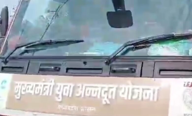 अनदेखी : मुख्यमंत्री युवा अन्नदूत योजना के शासकीय वाहन से ढोंइ जा रही सवारियां : यात्रियों ने कहा - खर्चा देकर मैहर जा रहे 1 Screenshot 2024 10 14 10 57 36 736 com.miui .gallery