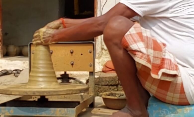 यश भारत विशेष : दीपावली पर्व पर जगमगाएंगे कान्हीवाड़ा के दीये : 40 अधिक परिवार के लोग बनाते हैं दीये,एक माह पूर्व से शुरू हो जाता है कार्य 1 Screenshot 2024 10 25 10 24 11 309 com.whatsapp