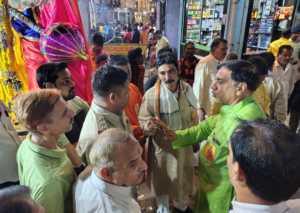भीड़ की वापसी, इंतजामों की विदाई, सालों बाद चल समारोह में लौटी भीड़, लेकिन प्रशासन के इंतजाम चारों खाने चित्त 9 Screenshot 20241012 203811 Photos2 1