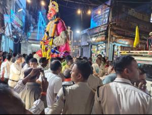 भीड़ की वापसी, इंतजामों की विदाई, सालों बाद चल समारोह में लौटी भीड़, लेकिन प्रशासन के इंतजाम चारों खाने चित्त 10 Screenshot 20241012 203829 Photos2 1