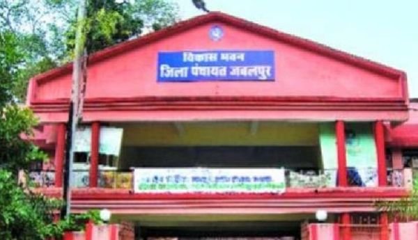 सीईओ विहीन चल रही जिला पंचायत.तीन करोड़ की राशि रुकी: पंचायत जनप्रतिनिधि काट रहे चक्कर. विकास कर हो रहे बाधित 1 इजरायल की बमबारी से 28