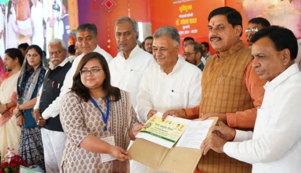 इजरायल की बमबारी से 55