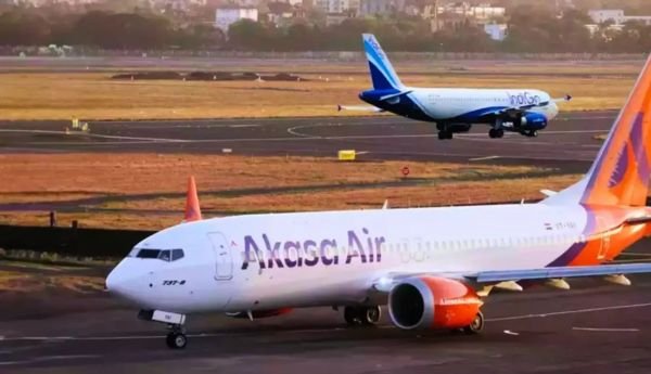 Indigo और Akasa की 10 उड़ानों को बम की धमकी: सुरक्षा एजेंसियों में हड़कंप, 70 फर्जी कॉल के बाद DGCA सख्ती की तैयारी में 1 इजरायल की बमबारी से22