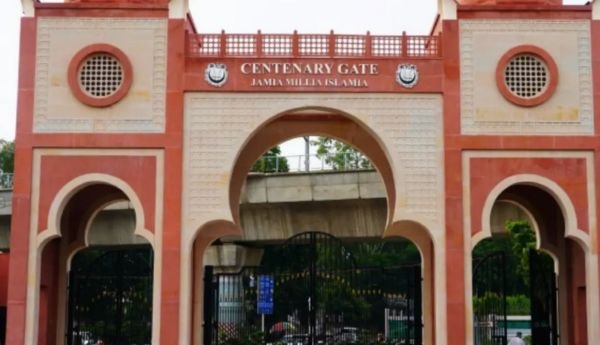 यूनिवर्सिटी में हंगामा: दिवाली उत्सव के दौरान रंगोली पर विवाद, दो गुटों में झड़प 1 इजरायल की बमबारी से31