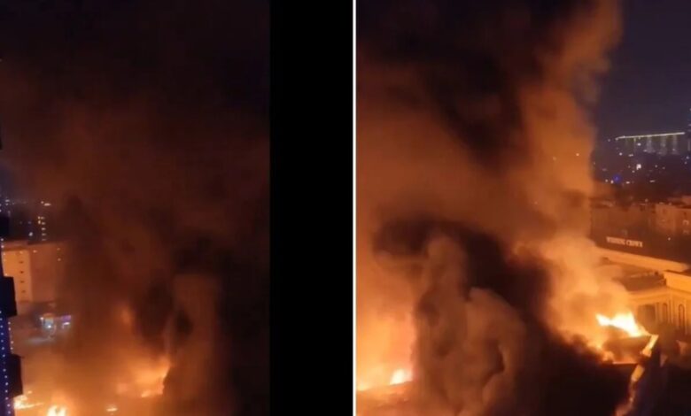 Noida Fire: बैंक्वेट हॉल में लगी भीषण आग, इलेक्ट्रीशियन की हुई मौत; दमकल विभाग की 15 गाड़ियों ने पाया काबू 1 कुछ नशा तिरंगे की आन का है कुछ नशा मातृभूमि की शान का है 6
