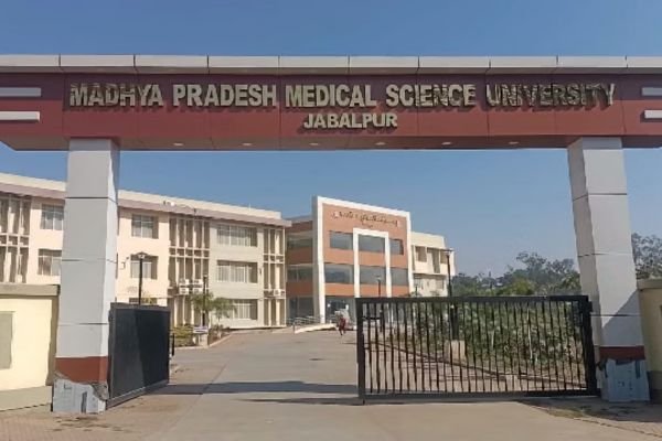 सहायक ग्रेड-3 बाबू की संसदीय कार्य विभाग को जरूरत, साइंस यूनिवर्सिटी भेजने तैयार नहीं 1 गांव में न चूल्हे जले न आंसू रुके 12