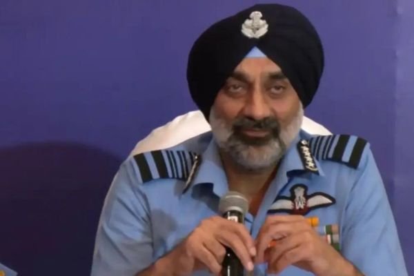 IAF चीफ का खुलासा: चीन से मुकाबले की हो रही तैयारी; LAC पर भारत बढ़ा रहा अपनी ताकत 1 गांव में न चूल्हे जले न आंसू रुके 14