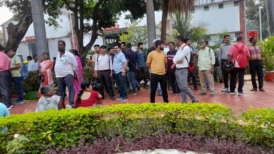 आर्मी बेस वर्कशॉप में कर्मचारी पर गिरा बोफोर्स का क्रेडल प्राथमिक उपचार के बाद घायल को रवाना किया निजी अस्पताल 16 गांव में न चूल्हे जले न आंसू रुके 15