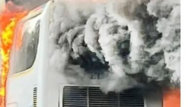 स्कूल बस में लगी आग, 22 बच्चों और 3 शिक्षकों की मौत; 6 टीचर्स समेत 44 लोग थे सवार 14 गांव में न चूल्हे जले न आंसू रुके 2024 10 01T182728.885