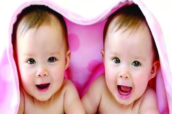 जुड़वां बच्चों की कुंडली होती है समान, फिर क्यों भविष्य में होता है अंतर ? 1 गांव में न चूल्हे जले न आंसू रुके 23 1